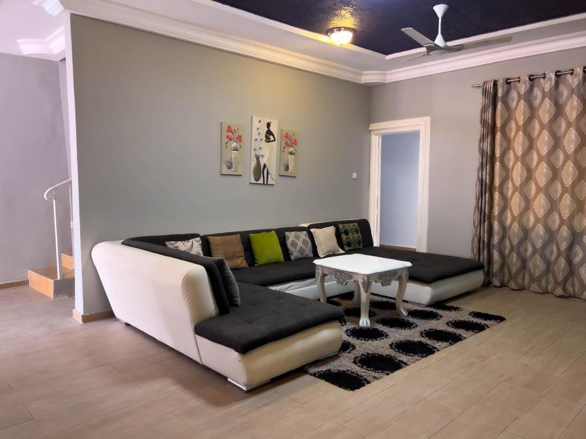 T'S Place Adenta Dış mekan fotoğraf