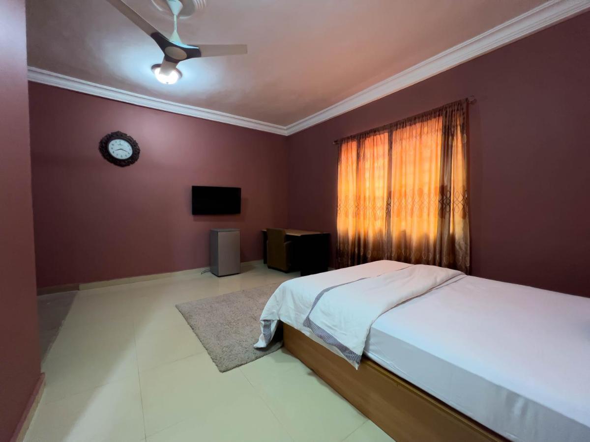 T'S Place Adenta Dış mekan fotoğraf